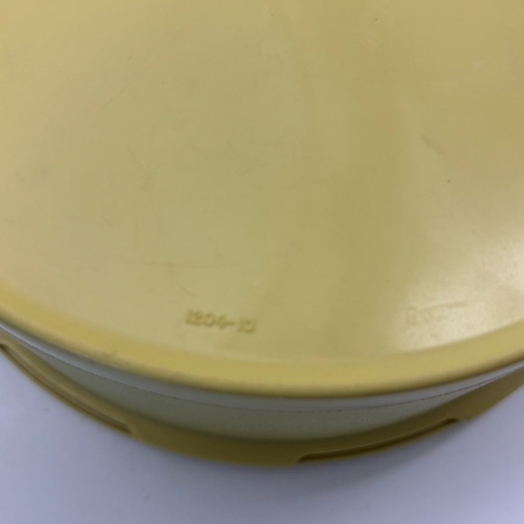 Vintage Tupperware daffodil yellow servalier container 1204-10 & seal lid 1205-8 - Picture 6 of 10